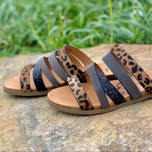 Leopard Glitter Sandals - Picture 5 of 12